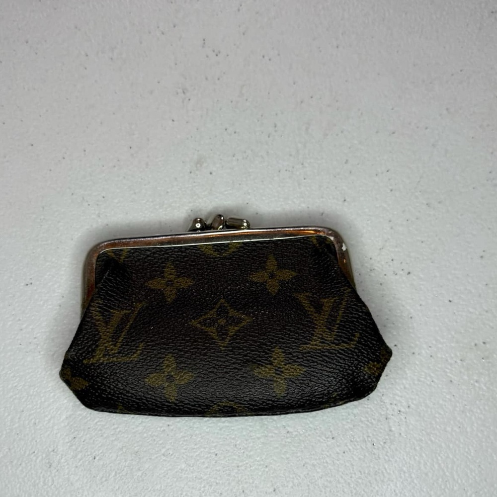 EXTREMELY RARE Louis Vuitton change purse saks fifth avenue edition